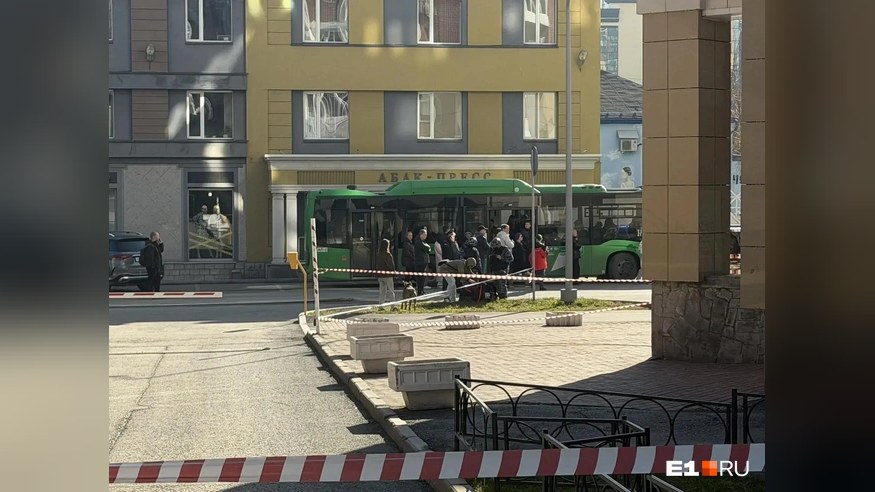Шесть человек обратились к медикам в Екатеринбурге после атаки БПЛА
