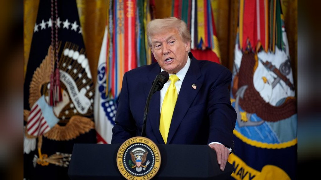 Дональд Трамп заявил, что Украине нужен новый президент