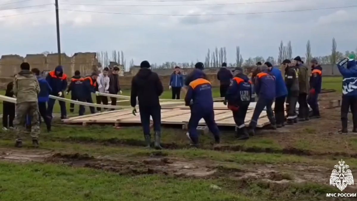 Чеченские спасатели помогают ликвидировать последствия непогоды в Дагестане
