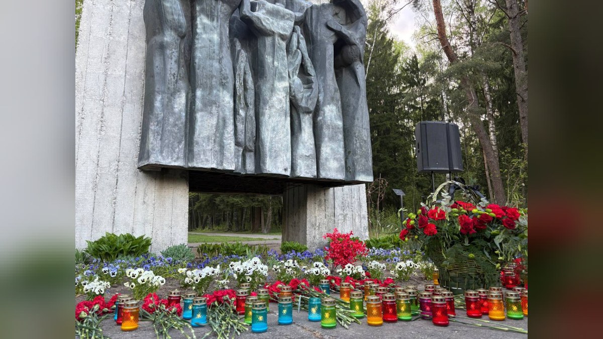 В Белорусском комплексе «Урочище Гай» зажгли сотни огней в память о погибших мирных жителях во время ВОВ