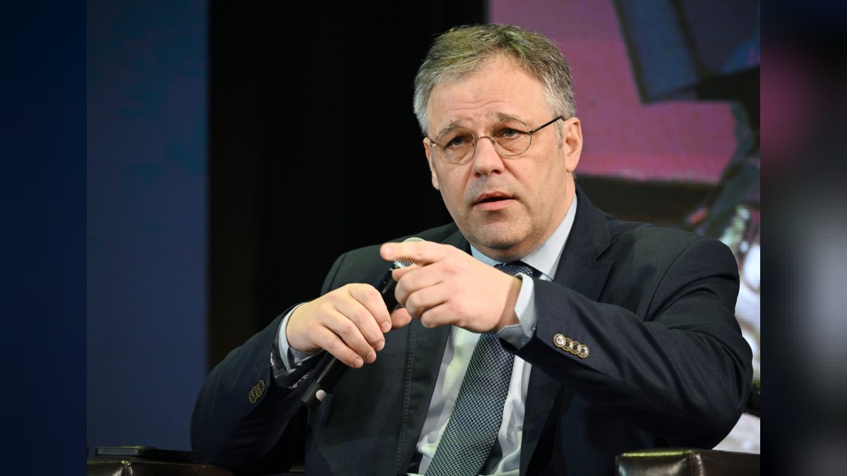 Родион Мирошник заявил, что слова украинского омбудсмена об ударе по автобусу с детьми – «откровенная ложь»