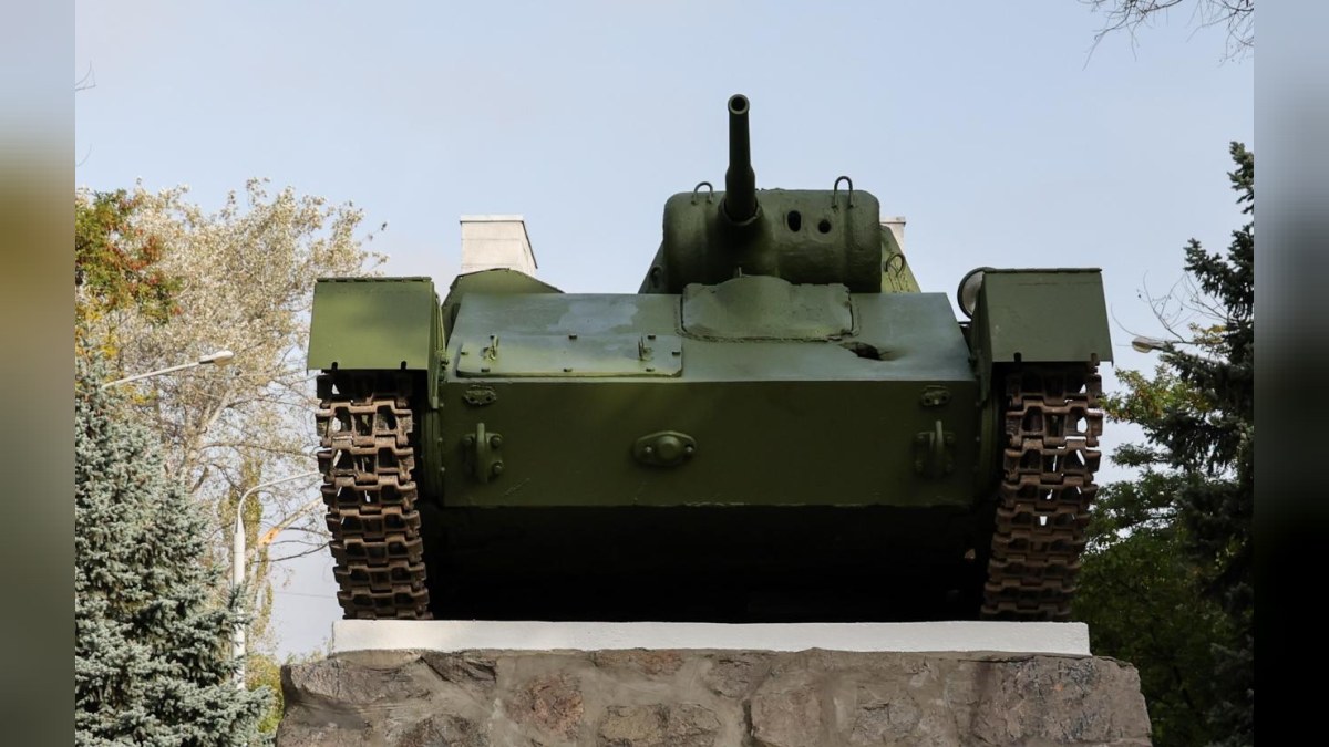 Неизвестные украли памятник танку Т-70 с братской могилы под Харьковом