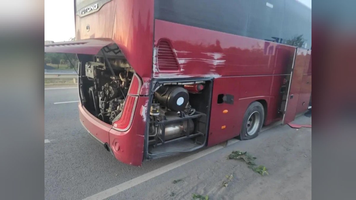 В ЛНР украинский дрон атаковал рейсовый автобус, два человека ранены