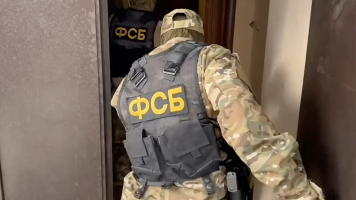 Сотрудники ФСБ задержали участников преступной группы, организовавших работу сим-боксов для военной разведки Украины