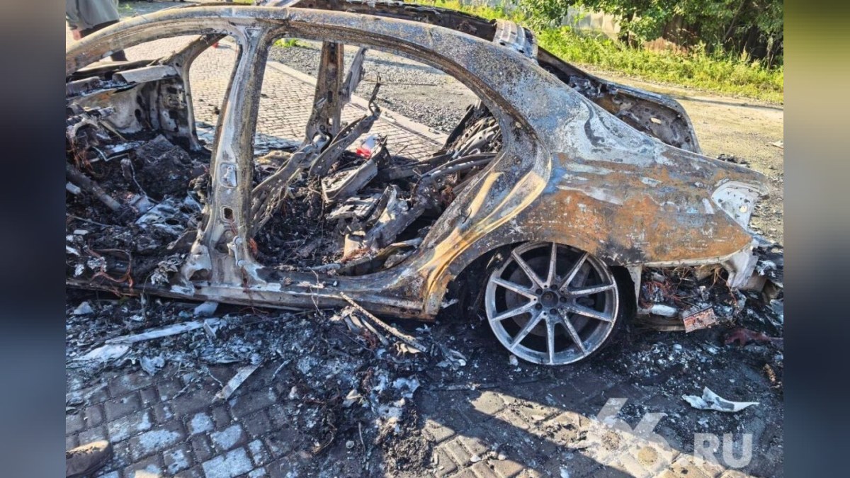 В Свердловской области при взрыве автомобиля пострадал глава «Уралдронзавода», его охранник погиб