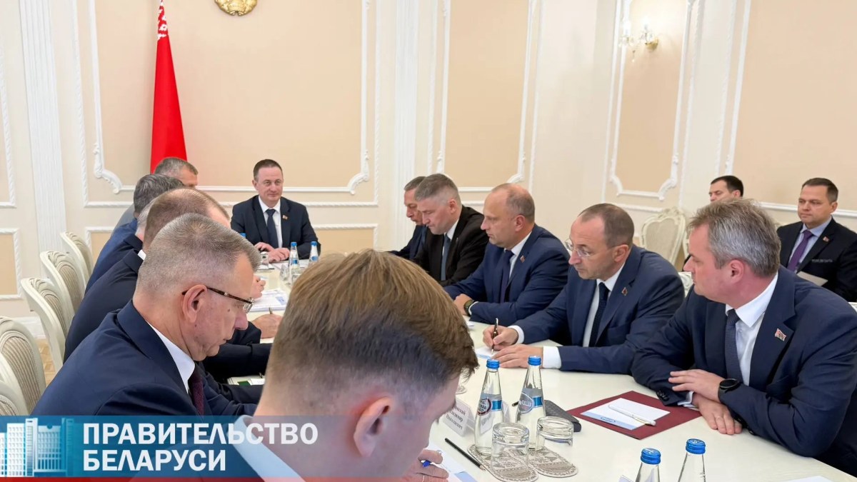 Александр Турчин проводит совещание по внедрению искусственного интеллекта в экономику Республики