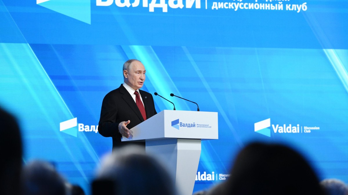 Владимир Путин: Россия не начинала конфликт на Украине, она была вынуждена защищать себя